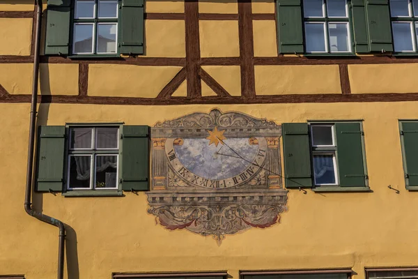 Dinkelsbuhl Germany 2019年8月28日 ドイツ バイエルン州ディンケルスブールの旧日時計 — ストック写真