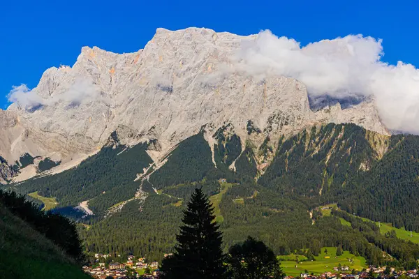 Zugspitze Massif Almanya Nın Yüksek Dağı — Stok fotoğraf