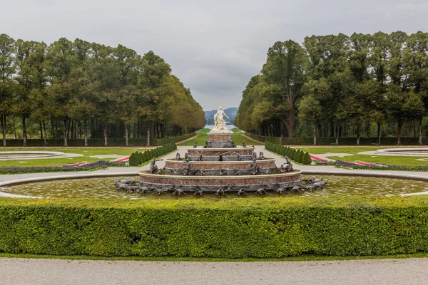 德国巴伐利亚州希姆斯湖赫伦琴塞尔岛赫伦奇默斯宫的喷泉 — 图库照片
