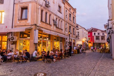 PLOVDIV, BULGARIA - 30 Temmuz 2019: Bulgaristan 'ın Eski Plovdiv kentindeki kaldırımlı cadde