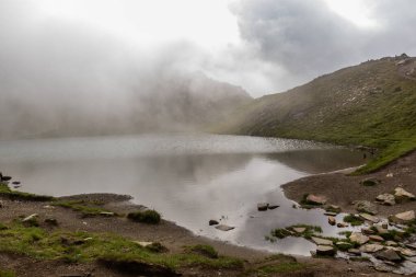 Bulgaristan 'ın Rila dağlarındaki Salzata (Gözyaşı) Gölü