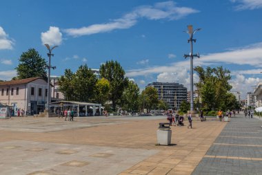 BURGAS, BULGARIA - 24 Temmuz 2019: Bulgaristan 'ın Burgaz kentindeki Aleksandrovska Caddesi