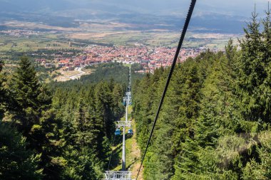 Bulgaristan 'ın Bansko kentinin teleferikli hava görüntüsü