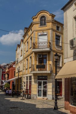 PLOVDIV, BULGARIA - 29 Temmuz 2019: Bulgaristan 'ın Eski Plovdiv kentindeki kaldırımlı cadde