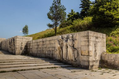 SHIPKA, BULGARIA - 27 Temmuz 2019: Bulgaristan 'ın Shipka Tepesi' nde Özgürlük Anıtı