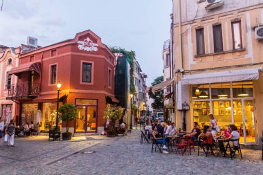 PLOVDIV, BULGARIA - 30 Temmuz 2019: Bulgaristan 'ın Eski Plovdiv kentindeki kaldırımlı cadde