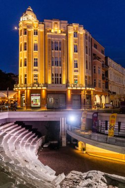 PLOVDIV, BULGARIA - 30 Temmuz 2019: Filistin Antik Stadyumu modern Plovdiv, Bulgaristan 'ın altında yıkıntılar