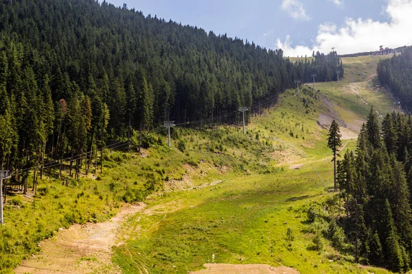 Bulgaristan 'ın Pirin dağlarındaki Bansko kasabası yakınlarındaki kayak asansörü