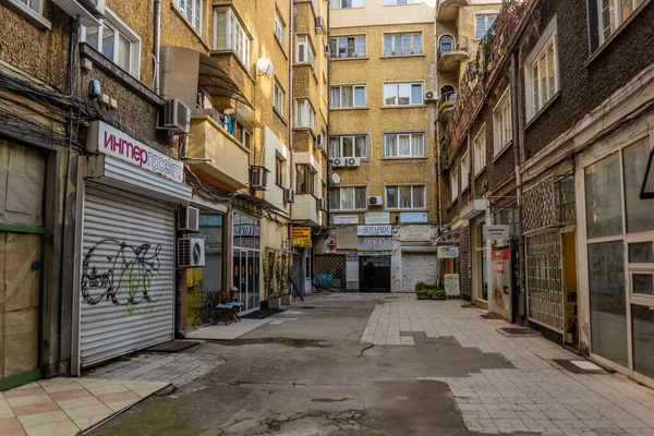 stock image SOFIA, BULGARIA - AUGUST 2, 2019: Back alley in the center of Sofia, Bulgaria