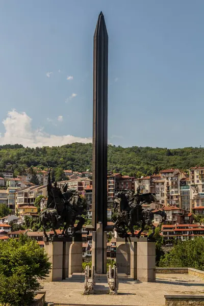 VELIKO TARNOVO, BULGARIA - 26 Temmuz 2019: Bulgaristan 'ın Veliko Tarnovo kentindeki Assen Hanedanlığı Anıtı