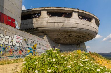 BUZLUDZHA, BULGARIA - 27 Temmuz 2019: Bulgaristan 'daki Buzludzha Anıtı