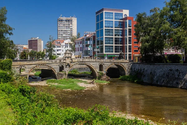 Gabrovo ブルガリア July 2019 ブルガリアのガブロヴォの町ジャントラ川の上に橋 — ストック写真