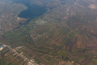 Priştine, Kosova yakınlarındaki Bardh i Vogel ve Pomazotin köylerinin hava manzarası