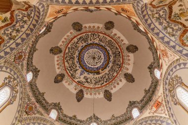 PRİZREN, KOSOVO - 12 Ağustos 2019: Kosova 'nın Prizren kentindeki Sinan Paşa Camii Kubbesi