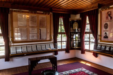 PRİZREN, KOSOVO - 12 AĞUSTOS 2019: Arnavutluk Prizren, Kosova Anıtı Kompleksinin İçi