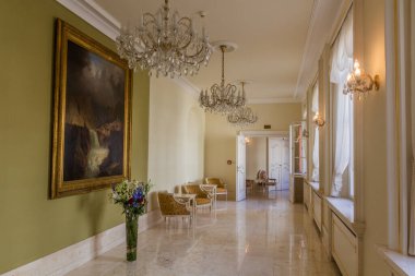 PRAG, CZECH REPUBLIC - 6 EYLÜL 2020: Çek Cumhuriyeti Prag 'daki Lichtenstejnsky Sarayı' nın İçi