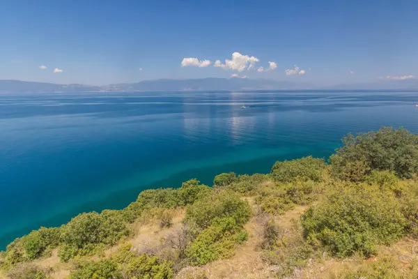 Kuzey Makedonya 'daki Ohri Gölü Kıyısı