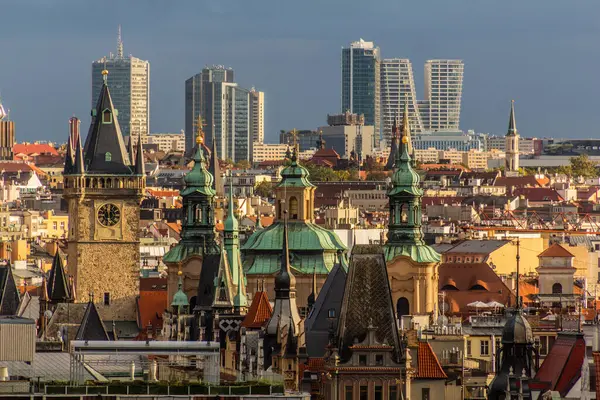 Alte Und Neue Türme Von Prag Tschechische Republik — Stockfoto