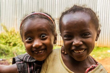 ARBA MINCH, ETHIOPIA - 29 HAZİRAN 2020: Arba Minch, Etiyopya 'daki Genç Kızlar