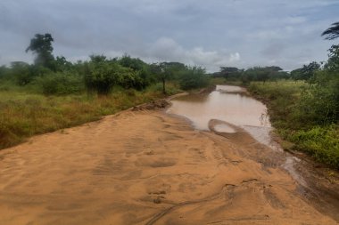 Omo Vadisi 'ndeki çamurlu yol, Etiyopya