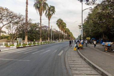 HAWASSA, ETHIOPIA - 26 HAZİRAN 2020: Hawassa, Etiyopya 'da bir caddenin görüntüsü