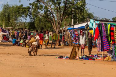 TURMI, ETHIOPIA - 3 Şubat 2020: Turmi, Etiyopya 'daki Hamer kabilesi pazarı