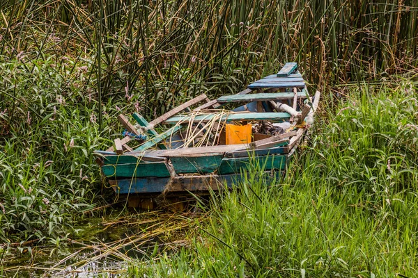 エチオピアのアワッサ湖にあるOld木製ボート — ストック写真