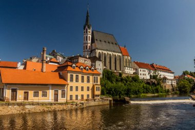 Çek Cumhuriyeti Cesky Krumlov 'da Aziz Vitus Kilisesi ve Mrazkuv Weir
