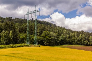 Çek Cumhuriyeti 'nde yüksek voltaj iletim hatları
