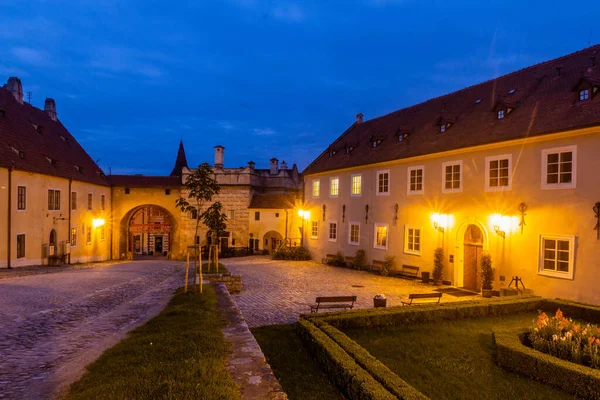  Çek Cumhuriyeti 'nin Cesky Krumlov şatosunun akşam manzarası