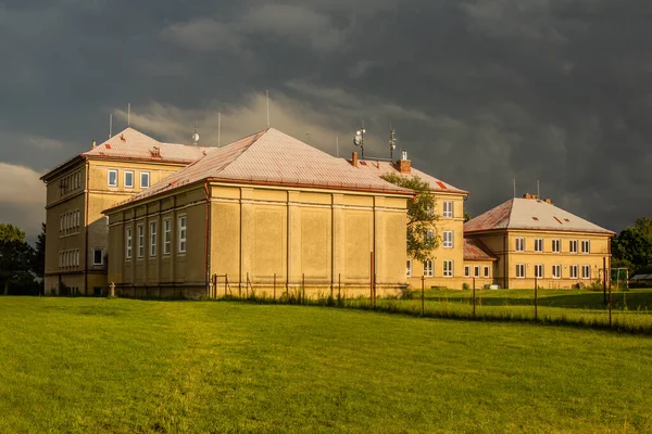 Escola Primária Horni Police Perto Zandov República Checa — Fotografia de Stock