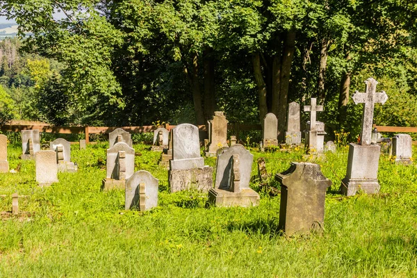 波兰Kamienczyk村的小公墓 — 图库照片