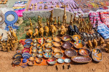 MASAI MARA, KENYA - 19 Şubat 2020 Masai yapımı hatıralar Kenya 'daki Masai Mara Ulusal Rezervi' nde satışa sunuldu