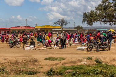 NTULELE, KENYA - 18 Şubat 2020: Kenya 'nın Ntulele köyündeki bir pazara bakış