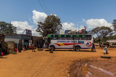 MARSABIT, KENYA - 11 Şubat 2020: Marsabit Town, Kenya Loyangalani Antrenörü