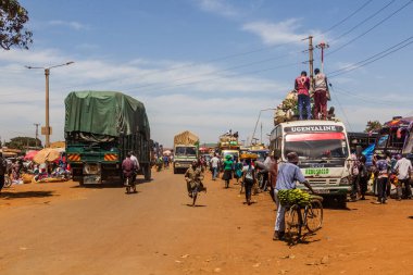 BUSIA, KENYA - 24 Şubat 2020: Busia, Kenya 'daki Uganda sınır kapısındaki çeşitli araçlar