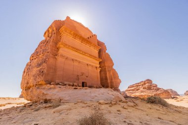 El Ula, Suudi Arabistan yakınlarındaki Hegra (Mada 'in Salih) sahasındaki Qasr al Farid (Yalnız Kale) mezarı