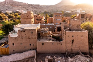 Dhahran al Janub, Suudi Arabistan 'da geleneksel çamur tuğlalı evler