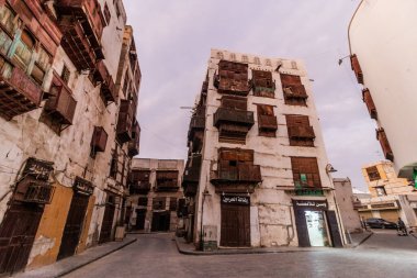 JEDDAH, SAUDI ARABIA - 15 Kasım 2021: El Balad 'daki geleneksel evler, Suudi Arabistan' ın tarihi merkezi