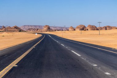 Suudi Arabistan, Ula yakınlarındaki çölden geçen 70 numaralı yol.
