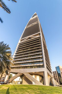 RIYADH, SAUDI ARABIA - 30 Kasım 2021: Riyad, Suudi Arabistan El Faisaliah Kulesi