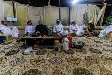 NAJRAN, SAUDI ARABIA - 27 Kasım 2021: Najran, Suudi Arabistan Yam kabilesi üyeleri