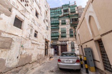 JEDDAH, SAUDI ARABIA - 15 Kasım 2021: El Balad sokağı, Suudi Arabistan 'ın tarihi merkezi