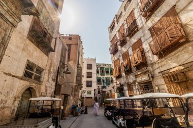 JEDDAH, SAUDI ARABIA - 15 Kasım 2021: El Balad 'daki geleneksel evler, Suudi Arabistan' ın tarihi merkezi