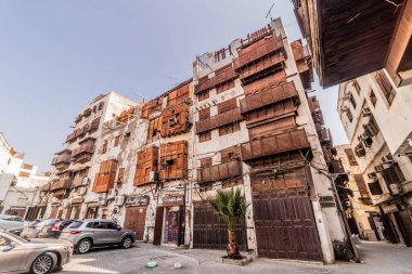 JEDDAH, SAUDI ARABIA - 15 Kasım 2021: El Balad 'daki geleneksel evler, Suudi Arabistan' ın tarihi merkezi