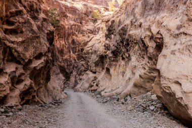 Wadi Lajab geçidinde yol, Suudi Arabistan