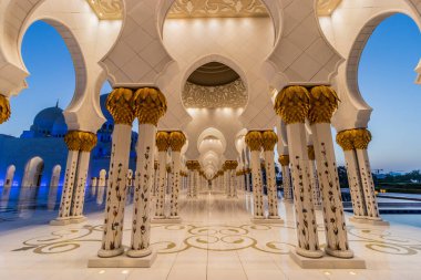 Abu Dabi, Birleşik Arap Emirlikleri 'ndeki Şeyh Zayed Büyük Camii' nin gizli örgütü..