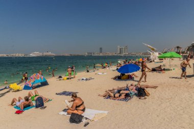 DUBAI, BAE - 30 Ekim 2021: Dubai 'deki Marina Plajı, Birleşik Arap Emirlikleri.