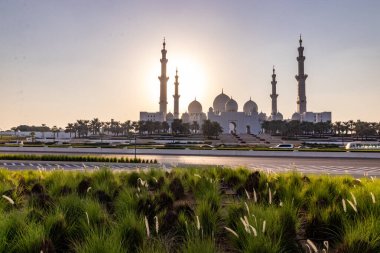 Abu Dabi 'deki Şeyh Zayed Büyük Camii, Birleşik Arap Emirlikleri.