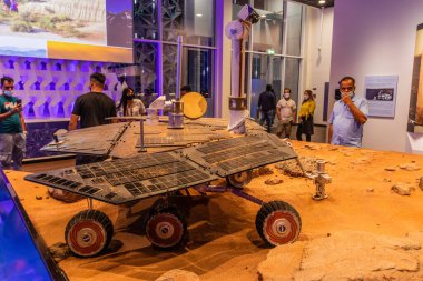 DUBAI, BAE - 30 Ekim 2021: Mars Exploration Rover, ABD pavyonu Dubai, Birleşik Arap Emirlikleri 2020 Fuarı.